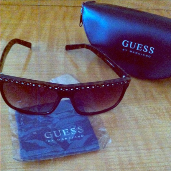 Guess Sun Glasses