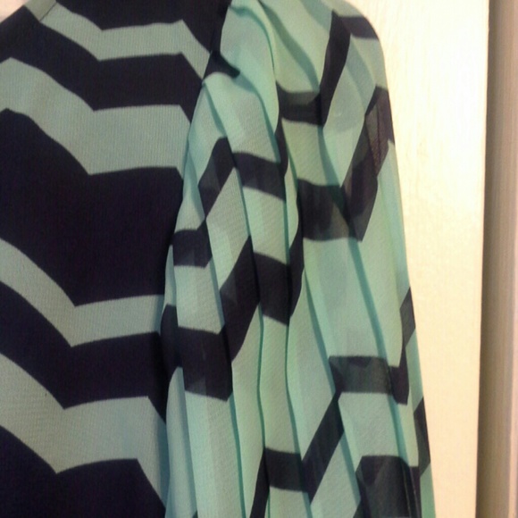Geometric mini dress - Picture 2 of 4