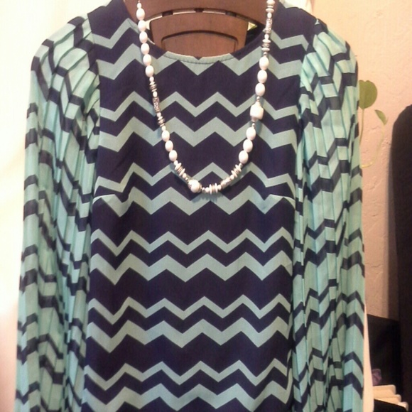 Geometric mini dress - Picture 3 of 4