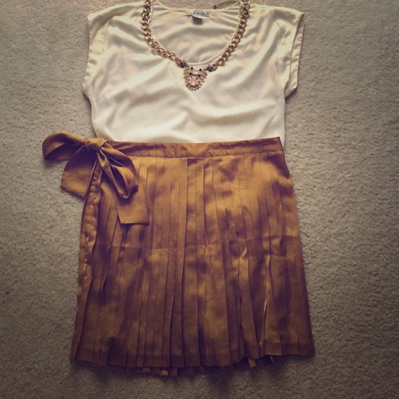 GAP Dresses & Skirts - Mustard yellow pleated skirt