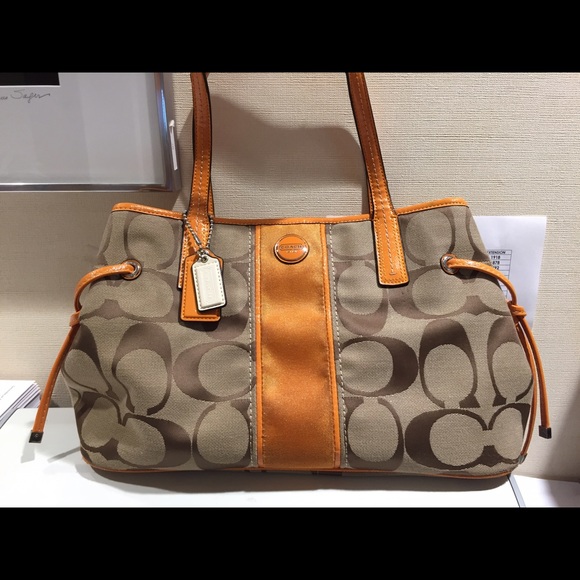 Coach tote - Excellent condition!!