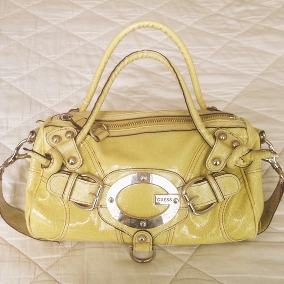 MUST GO✨ Guess Purse