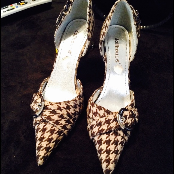 Pointy toe heels