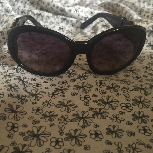 Versace sunglasses‼️ 😍