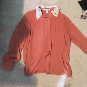 Flower button up with lace collar!