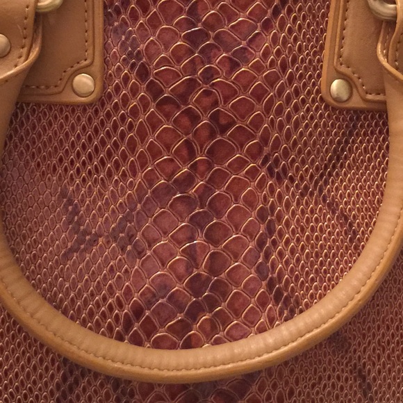 Butterfly Tote-Sized Satchel - Picture 2 of 4