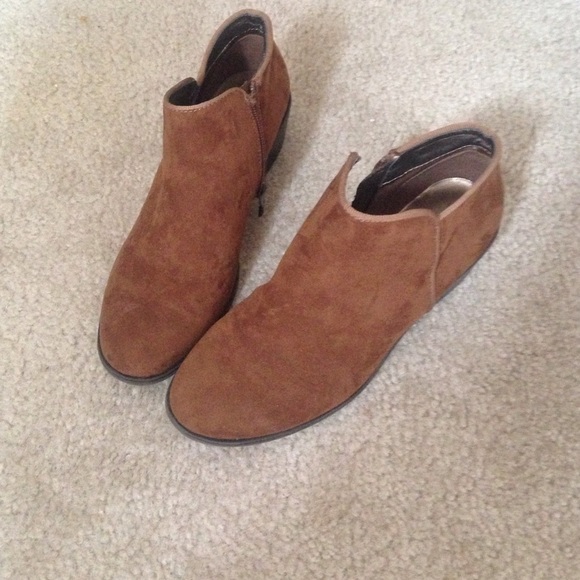 Suede ankle booties!