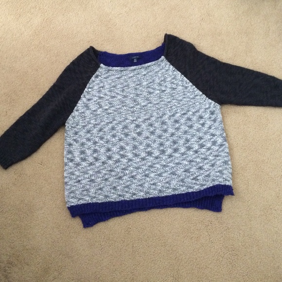 Colorful 3/4 length sleeve sweater