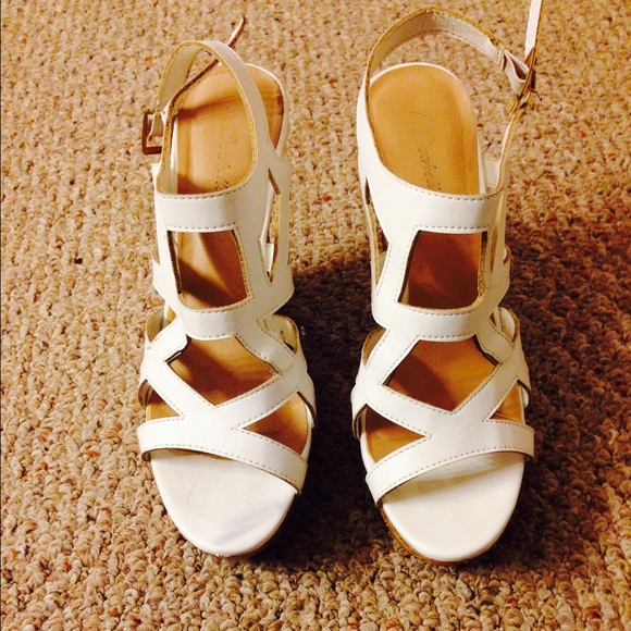 White wedges 8 1/2