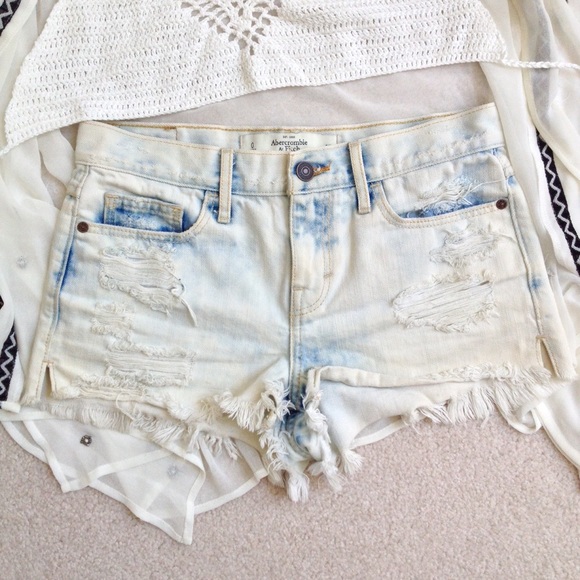 SALE✨: Distressed Shorts✨