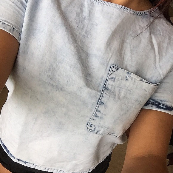FINAL SALE! Chambray semi crop top - Picture 3 of 4