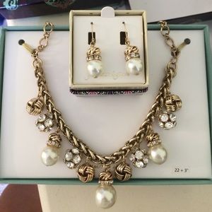 Gold pearl and diamond earrings and necklace