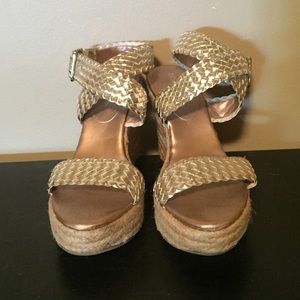 Bcbgeneragation gold & beige wedges