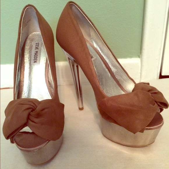 Steve Madden Moskow Pumps