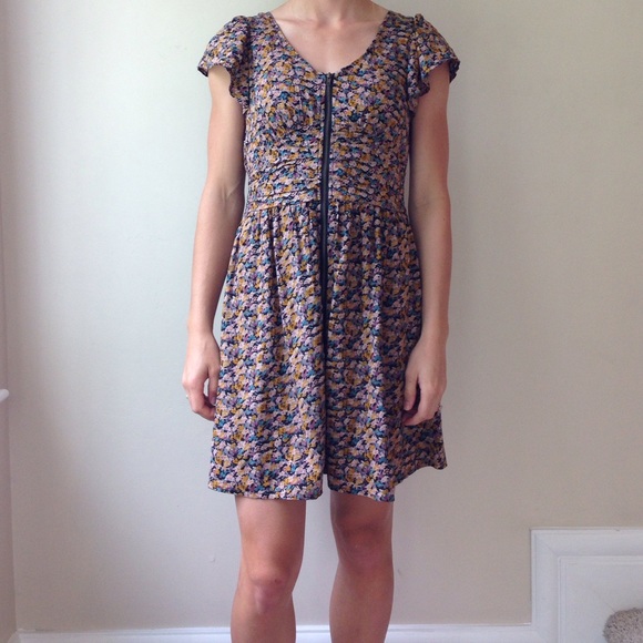 Flower dress with zip up the front