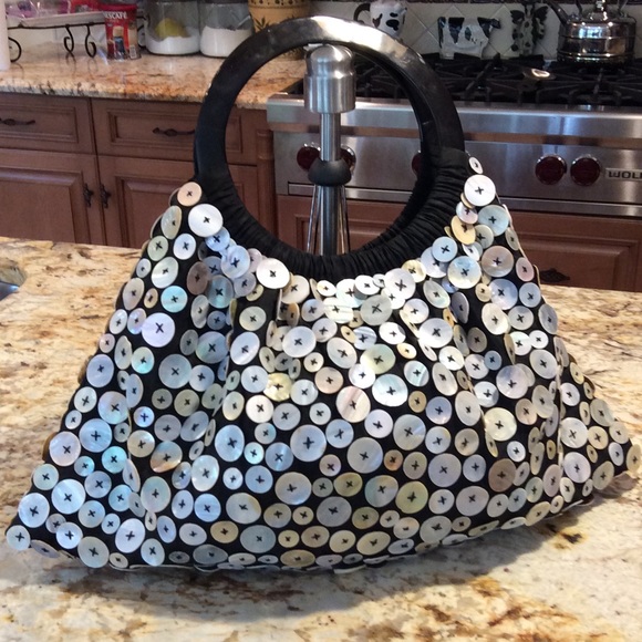 WISTERIA Handbags - STUNNING Shell Bag with black O Ring Handles