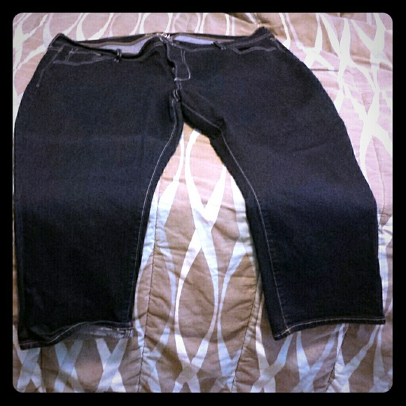 Dark wash Capri jeans