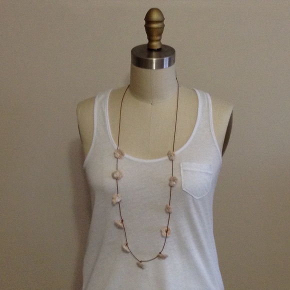 American Eagle crochet flower necklace