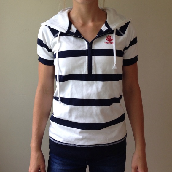 Short sleeved hoodie sweatshirt