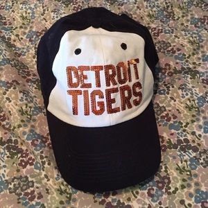 Victoria's Secret pink Detroit Tigers hat