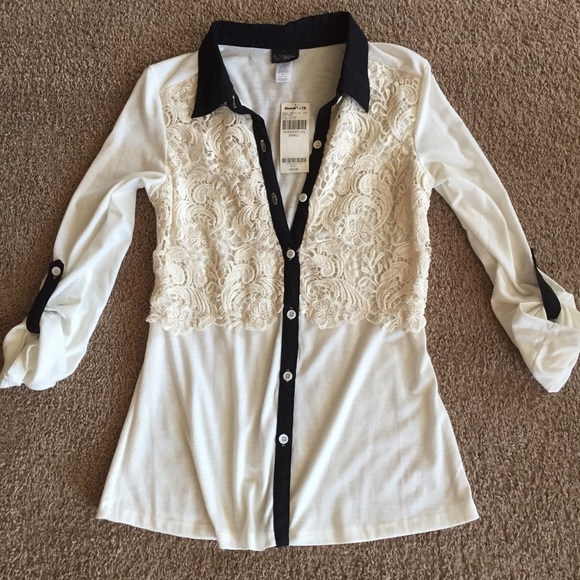 Daytrip from The Buckle crochet button up