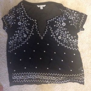 Cute black top with white embroidery