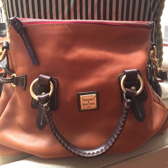 Dooney & Bourke hand bag
