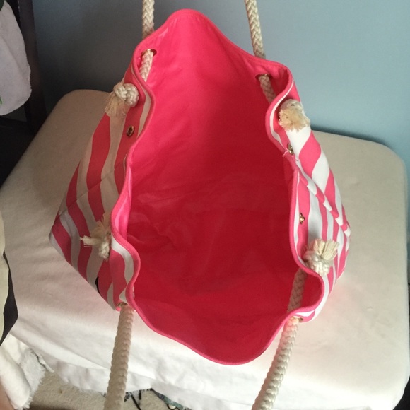 NWOT Limited Edition VS Bag - Picture 2 of 4