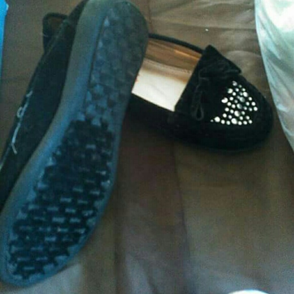 Shoe - Picture 2 of 3