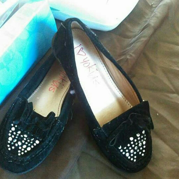 Shoe - Picture 3 of 3