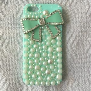 I am selling a beautiful iPhone 5 case.