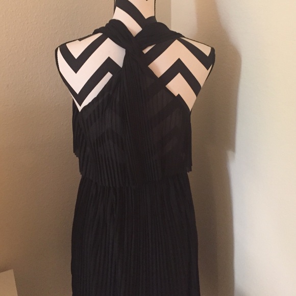 šHPššBlack pleated dress with open twist back - Picture 4 of 4