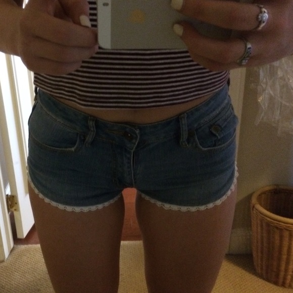 WORN ONCE ROXY SHORTS.