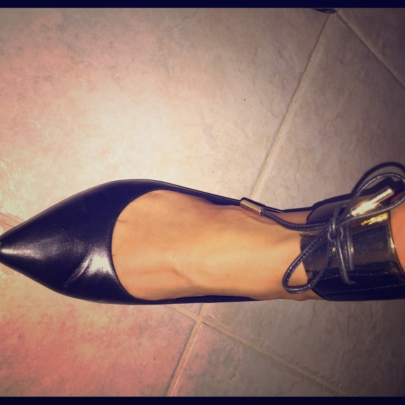 Hotttt black flats!