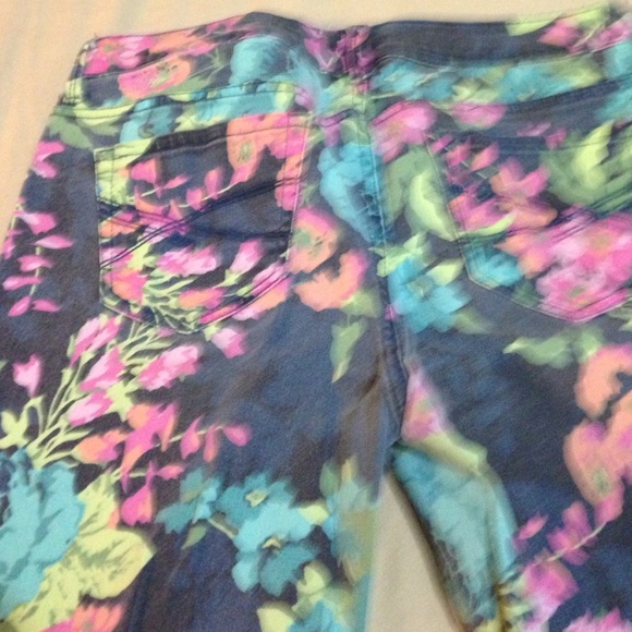Flower jeans - Picture 3 of 3