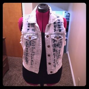 Sleeveless denim vest