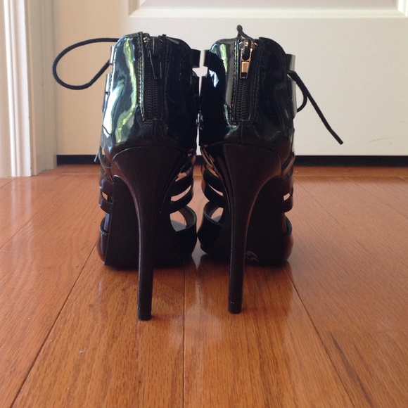 Black Steve Madden heels - Picture 3 of 4