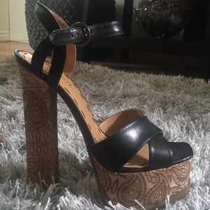 NWOT Nine West platform sandals