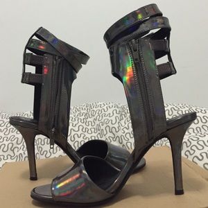 (BRAND NEW) metallic low heels with ankle straps