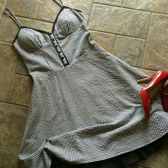 Super cute City Triangles dress sz 7