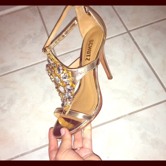 WOWING Gold SCHUTZ heels❤️