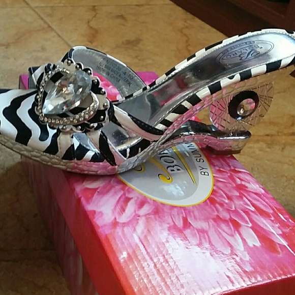 Shoes - Picture 2 of 3