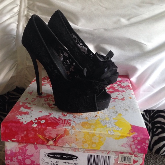Chinese Laundry Lace Peep Toe pumps