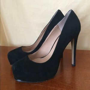 Black Steve Madden Suede Pumps