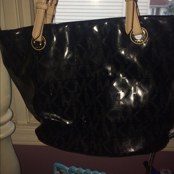 Michael kors purse! Great condition - Picture 2 of 4