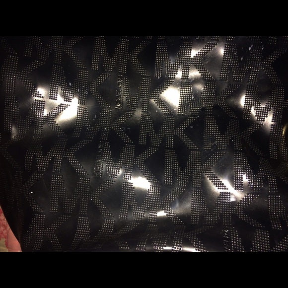 Michael kors purse! Great condition - Picture 3 of 4