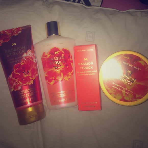 ✨Passion Struck Victoria secret✨