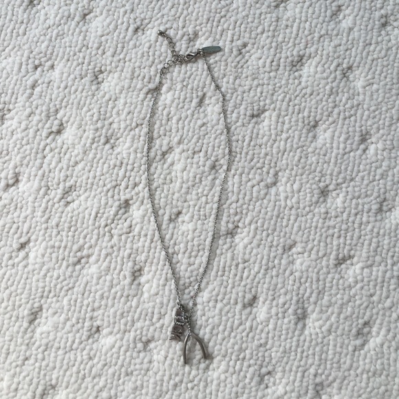 Aeropostale necklace!
