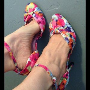 Absolutely the sweetest shoes! Sz 8/9