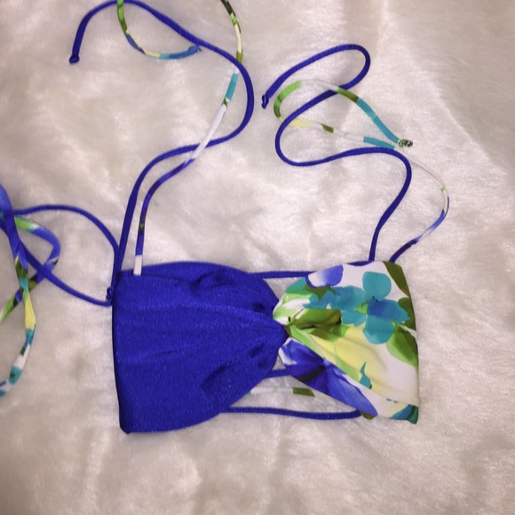 Bikinis - Picture 2 of 4